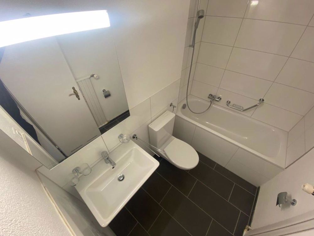 Preiswerte 2.5-Zi-Whg an zentraler Lage - Badezimmer