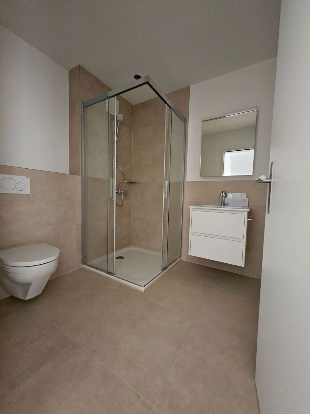 2.5 Zi Neubau WG mit offenem Grundriss und grossem Balkon - Bild 2
