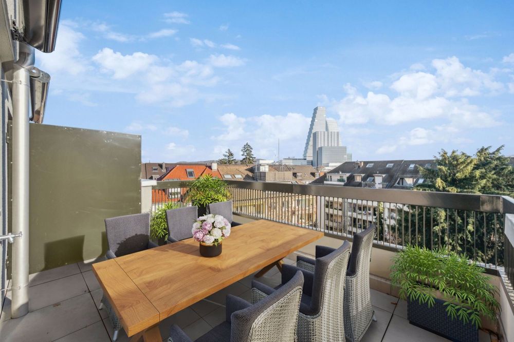 Attraktive frisch sanierte 1.5-Zimmer-Attikawohnung mit grosser Terrasse! - Bild 1