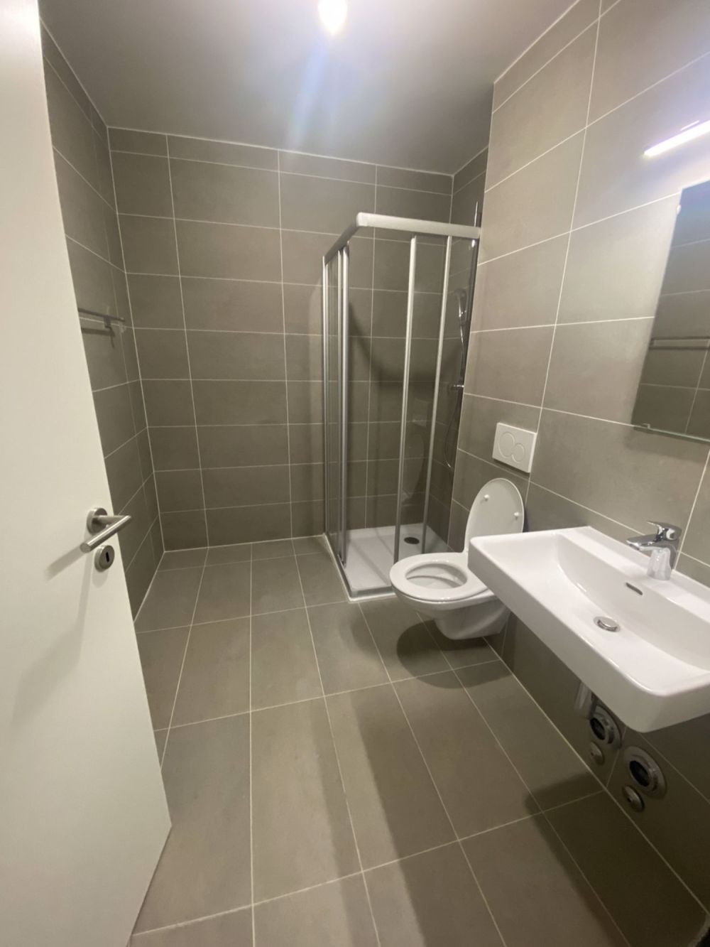 Studio neues Apartment im 2. Stock in einer neuen Konstruktion - salle de bain