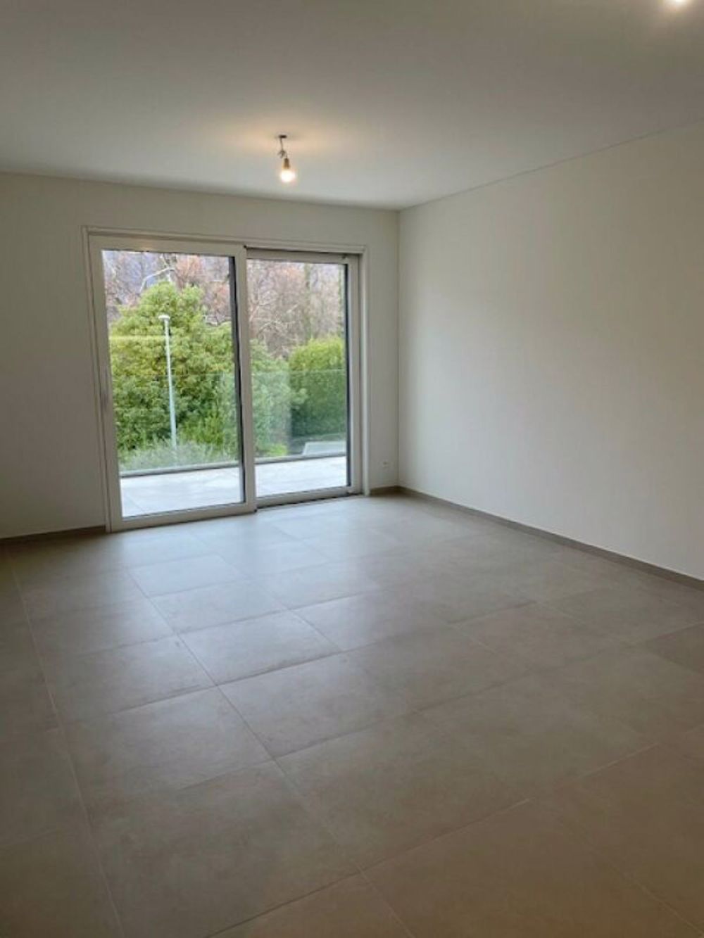 Mieten wir eine wunderschöne 2.5-Zimmer-Wohnung mit Garten - Bild 9