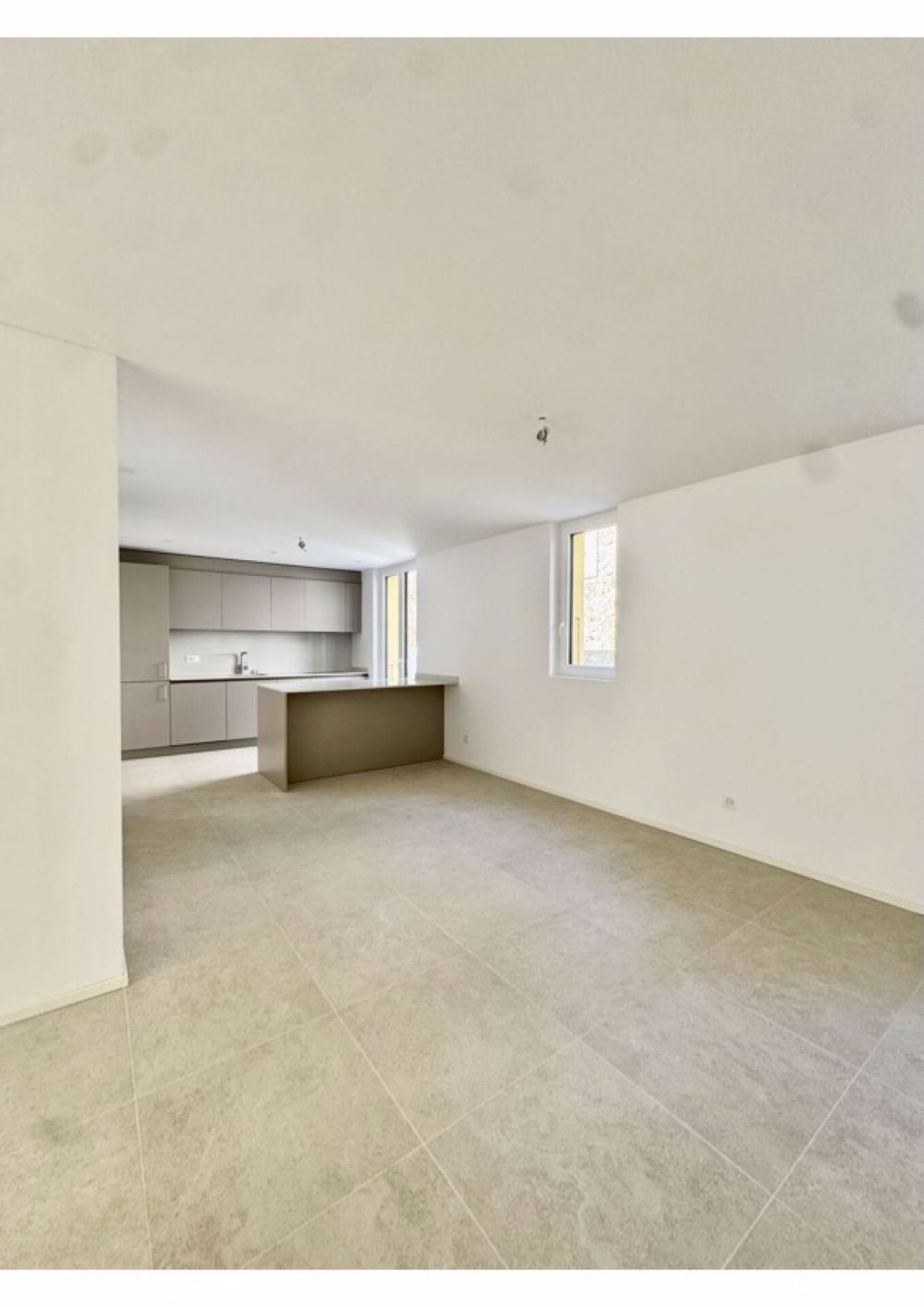 CADRO Ampio 4.5 Nuovo | GRANDE TERRAZZA | Pigione 2'500 | Spese 300 | Posteggio in Autorimessa - Bild 2