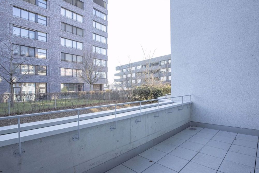 ERSTVERMIETUNG - 3.5-Zi.-Wohnung mit Terrasse und Waschturm - Balkon