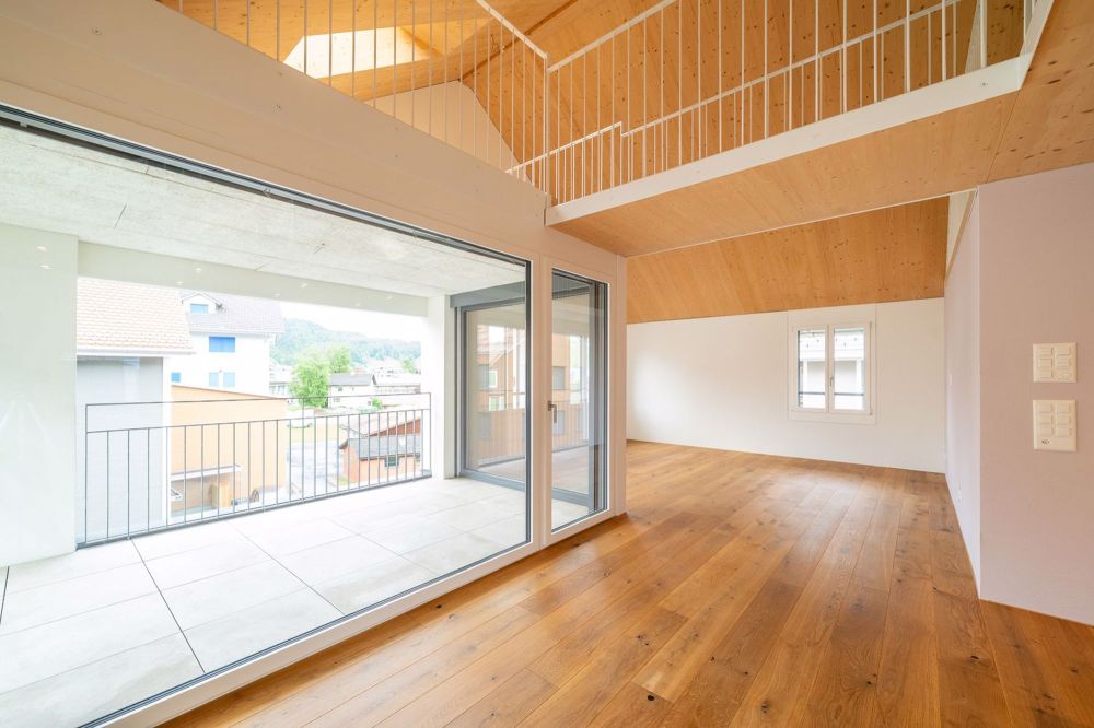 4.5 Zimmer-Maisonettewohnung mit viel Holz - Wohnoase in Einsiedeln - Bild 6