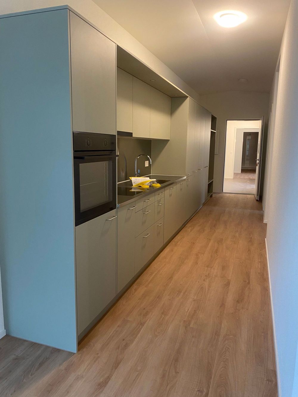 Erstvermietung 2.5-Zimerwohnung - mit grosszügigem Grundriss - Bild 1