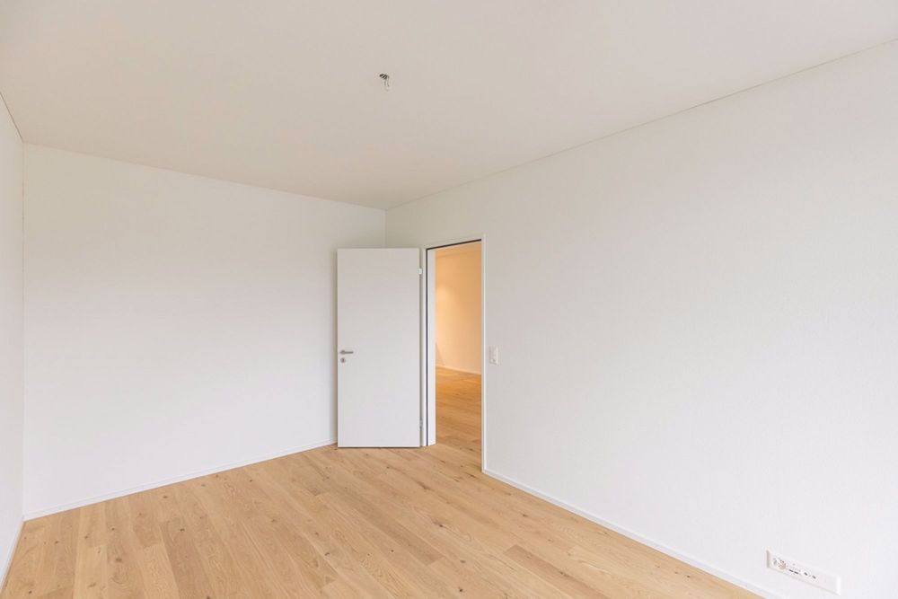 Zweitbezug 2.5-Zimmerwohnung mit Balkon - Schlafzimmer