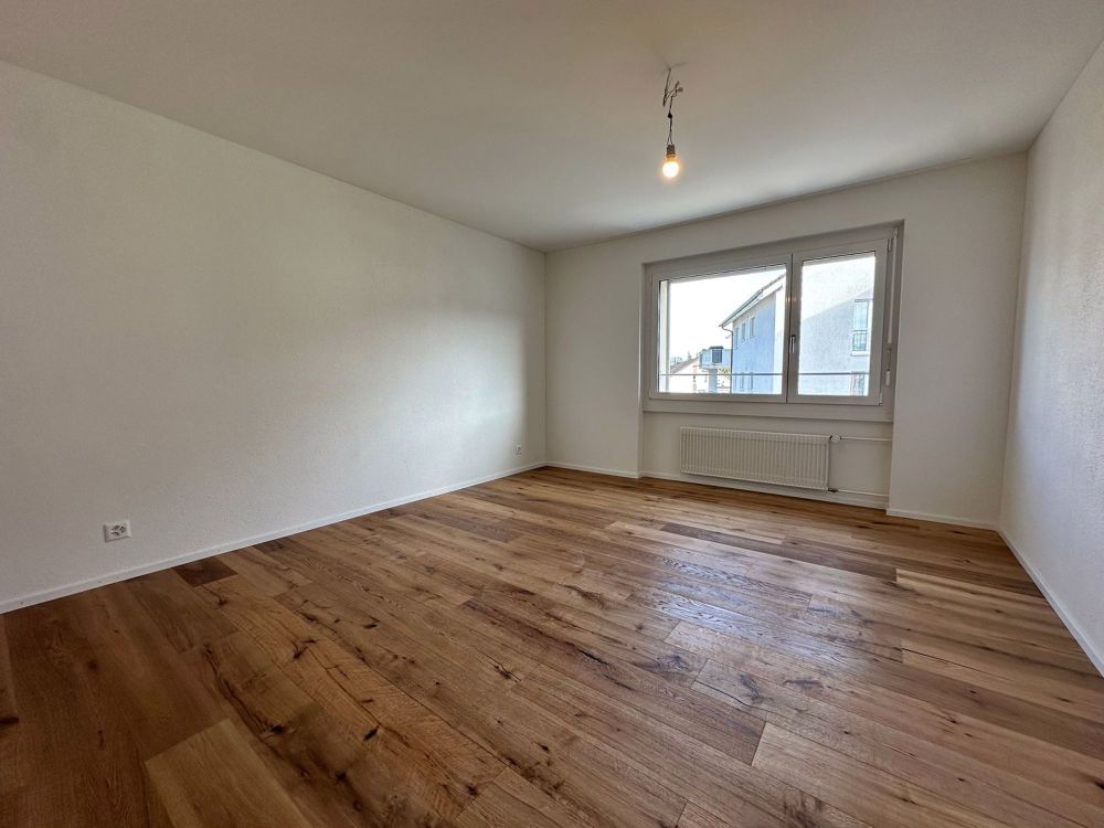 Neuwertige moderne 3.5-Zimmer-Wohnung mit eigenem Waschturm - Bild 5