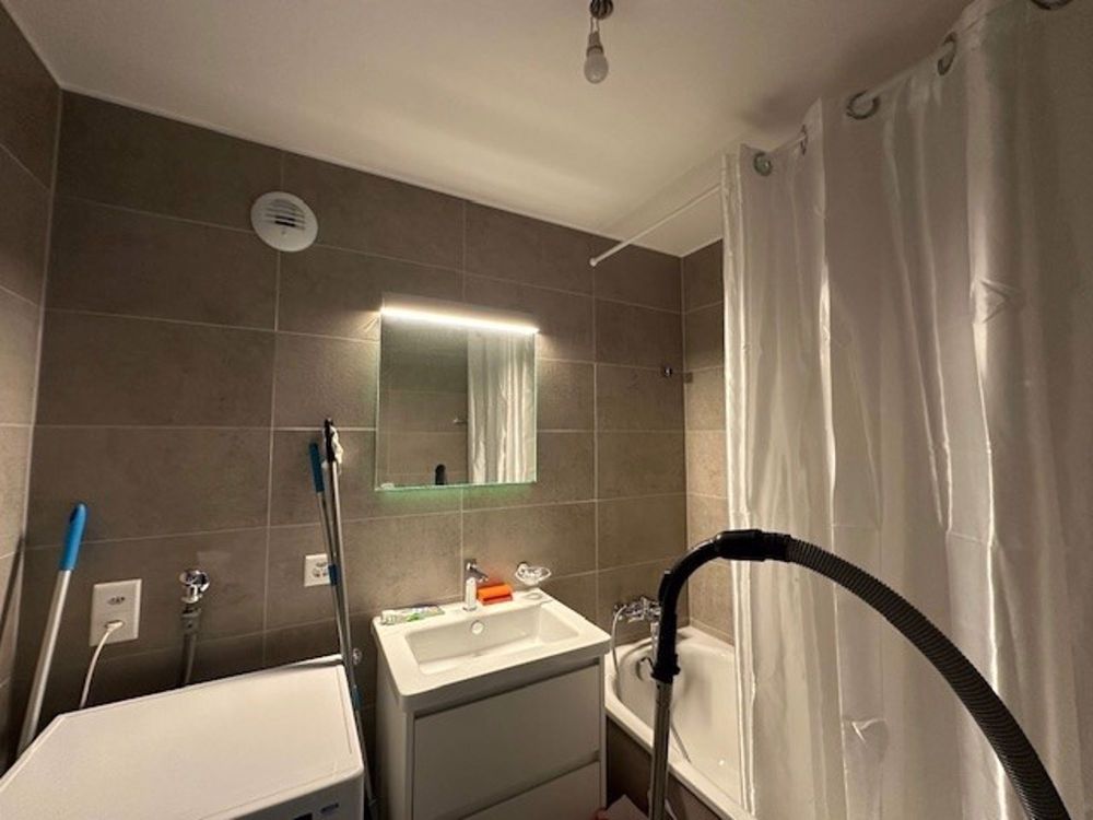 Splendide logement à proximité du centre-ville de Bussigny! - salle_de_bain.jpg