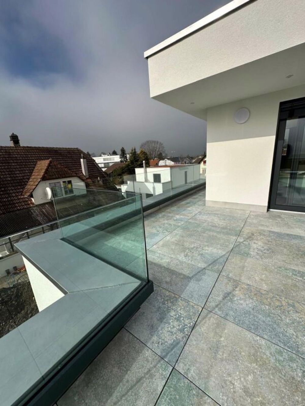 ERSTBEZUG - LUXURIÖSE 5.5-ZIMMER MAISONETTEWOHNUNG - Bild 2