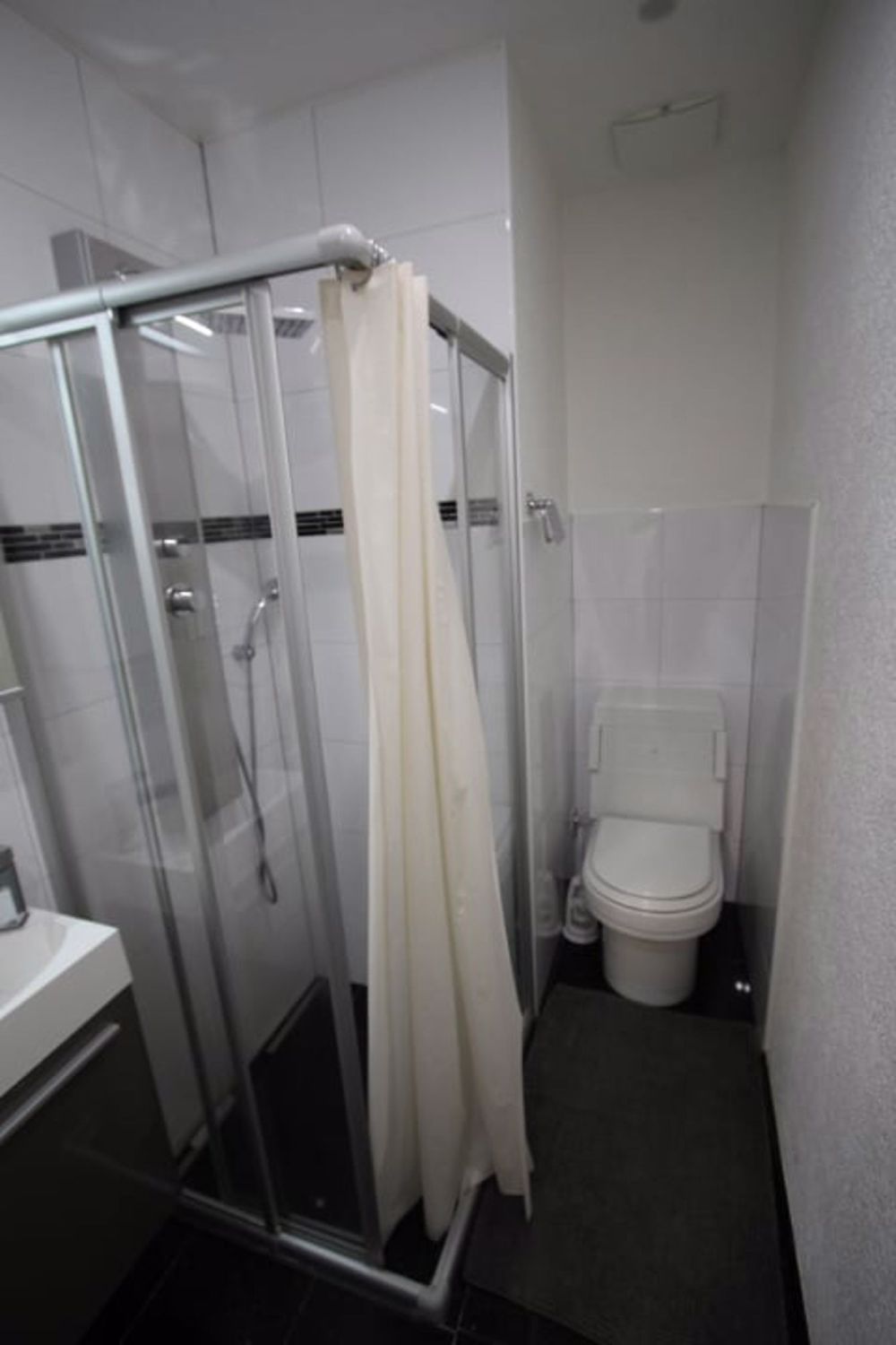Top Modernes Studio im Apartment-Haus 4 Dulliken in ruhigem Quartier an bester Lage zu Vermieten - Dusche