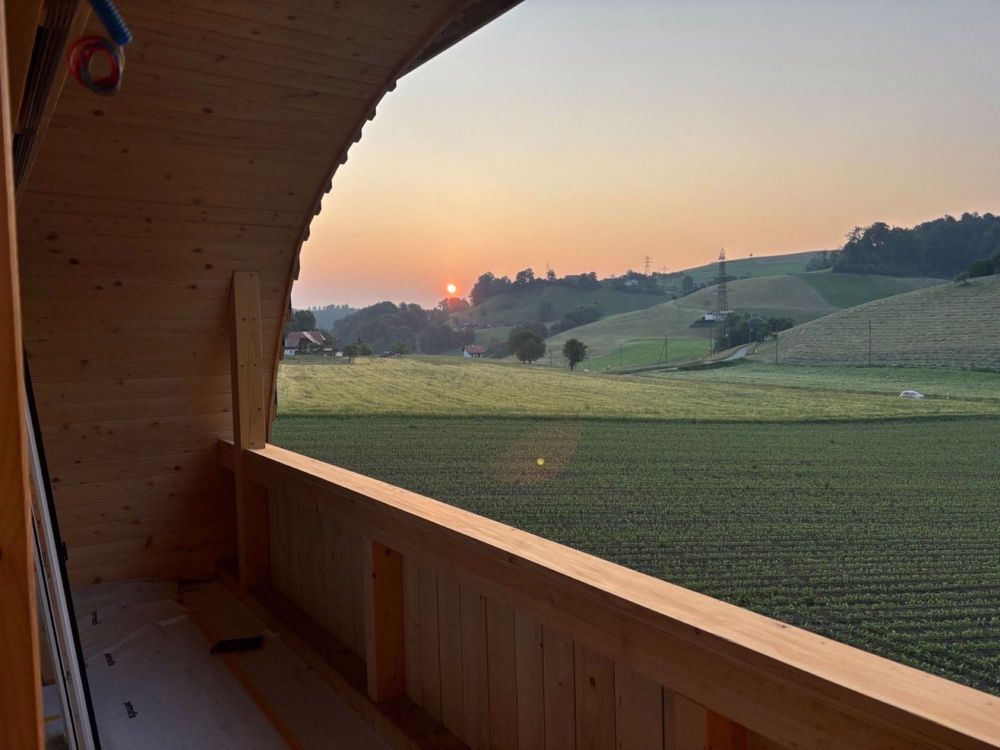 Helle 2.5-Zimmer-Dachwohnung mit Galerie und Balkon - Bild 1