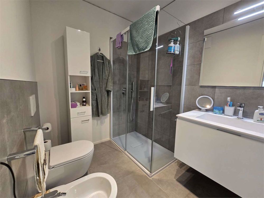 Neue 2.5-Zimmer-Wohnung mit Terrasse und Waschküche in einem Haus - Bild 8