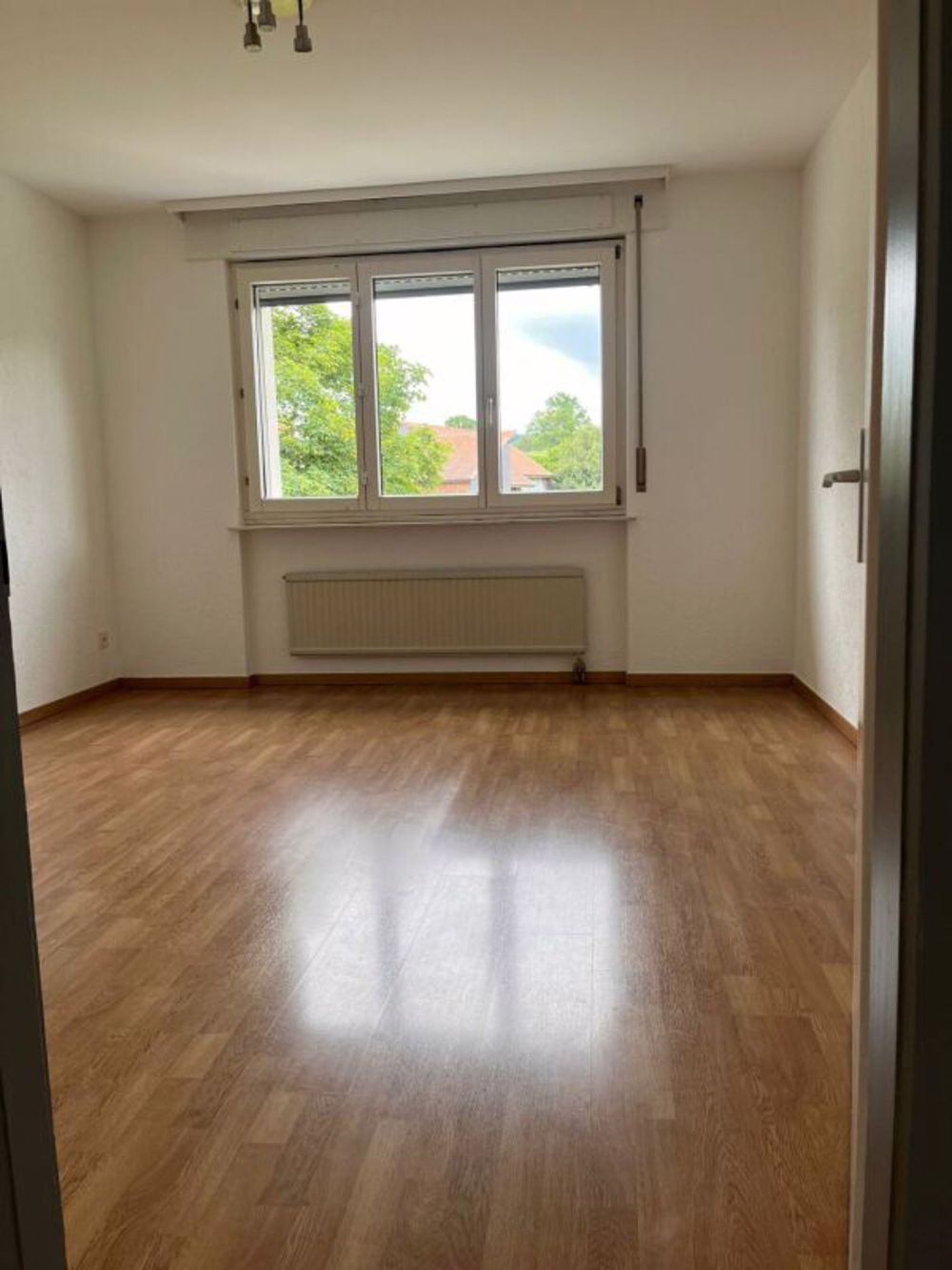 Geräumige 4.5-Zimmer-Wohnung zur Miete in einer friedlichen und grünen Umgebung in Villaraboud - Bild 13