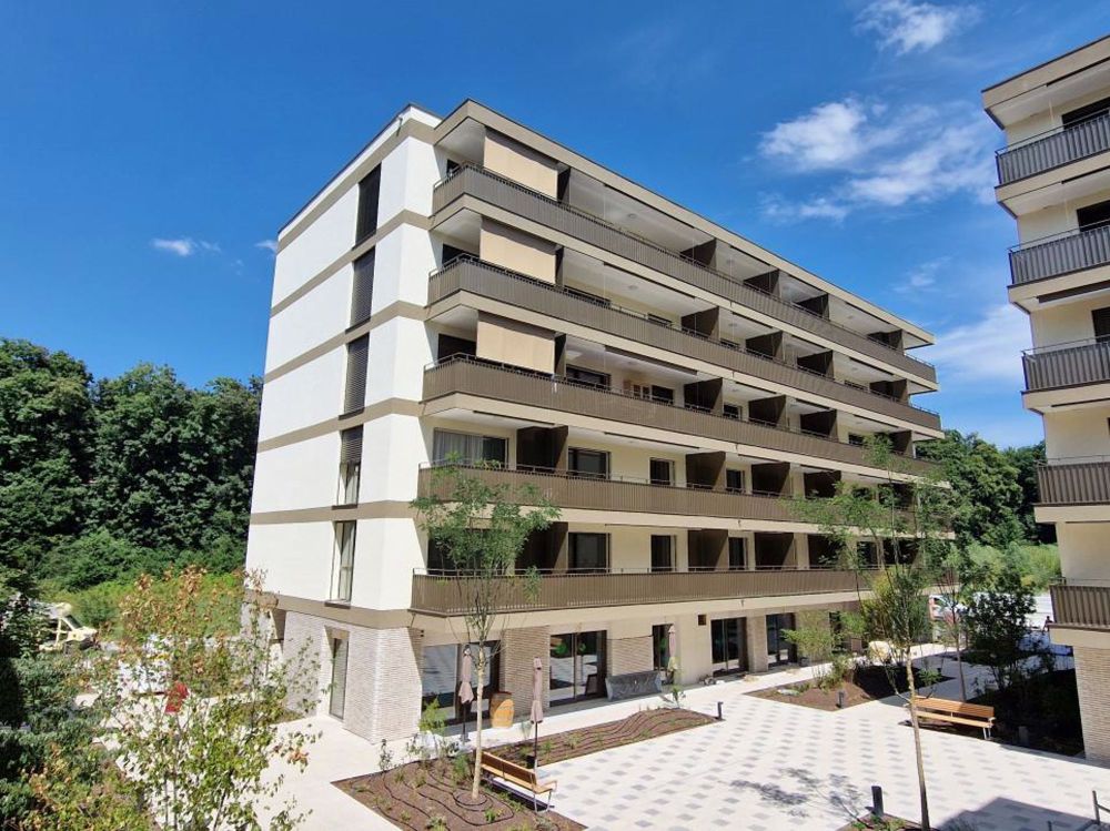 Spacieux appartement neuf de 2.5 pièces au 3ème étage avec grand balcon - Bild 1