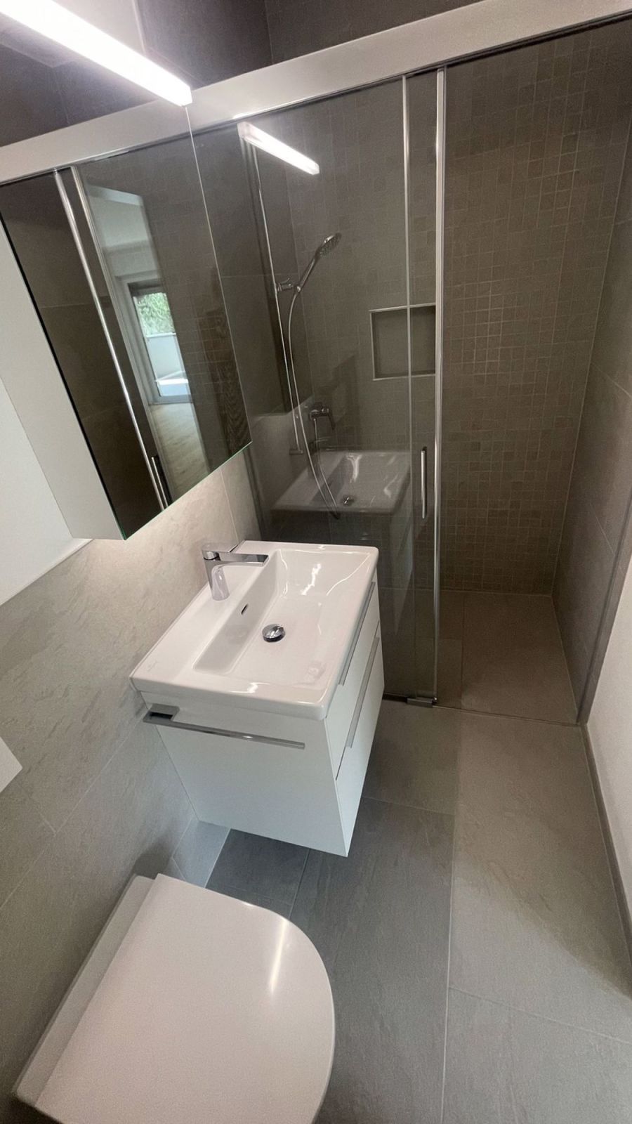 Hombergblick oder die mit den gigantischen Aussenflächen - Gäste-WC mit sep. Dusche