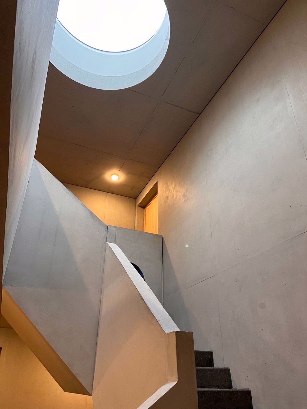 Inkl. Video!! Moderne 5.5-Zimmer-Wohnung im EG mit Terrasse in Zürich-Wiedikon - Bild 7