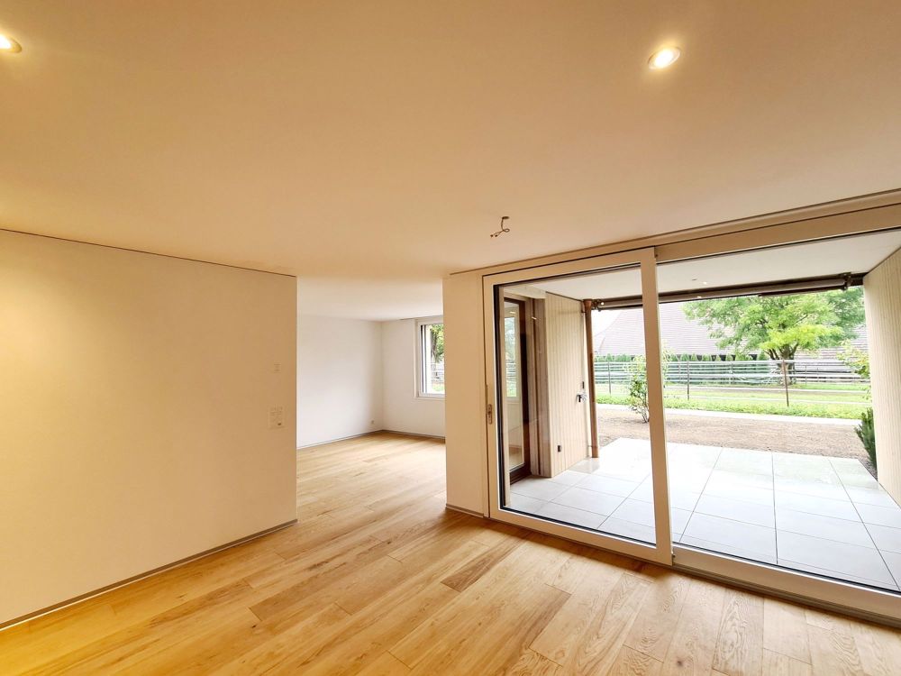 Nachhaltig wohnen in Niederönz stilvolle 2.5-Zimmerwohnung mit innovativem Energiekonzept - Bild 2