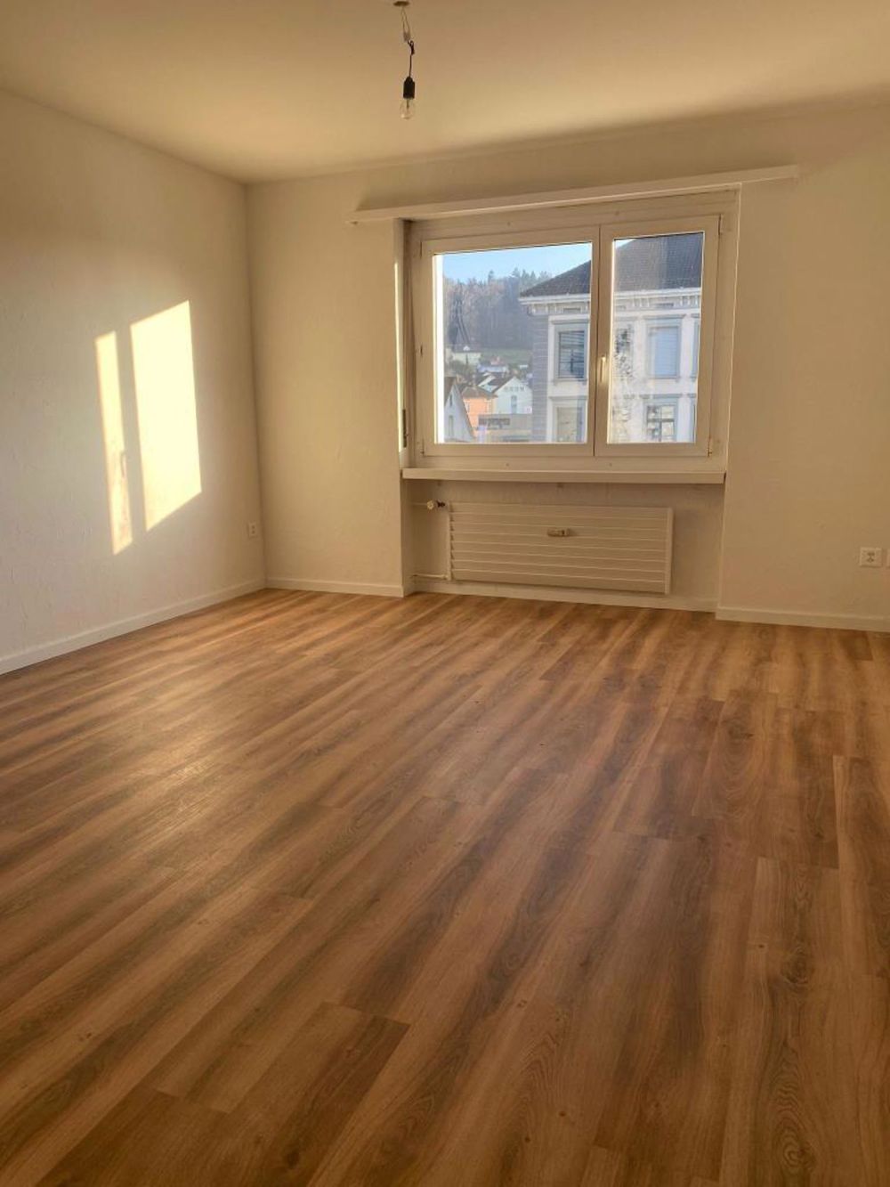 Preiswerte 2.5-Zi-Whg an zentraler Lage - Wohnzimmer