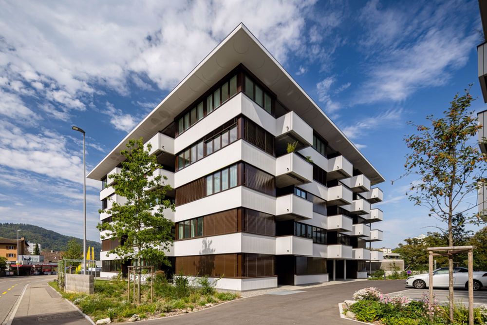 Zweitbezug 2.5-Zimmerwohnung mit Balkon - Aussenansicht
