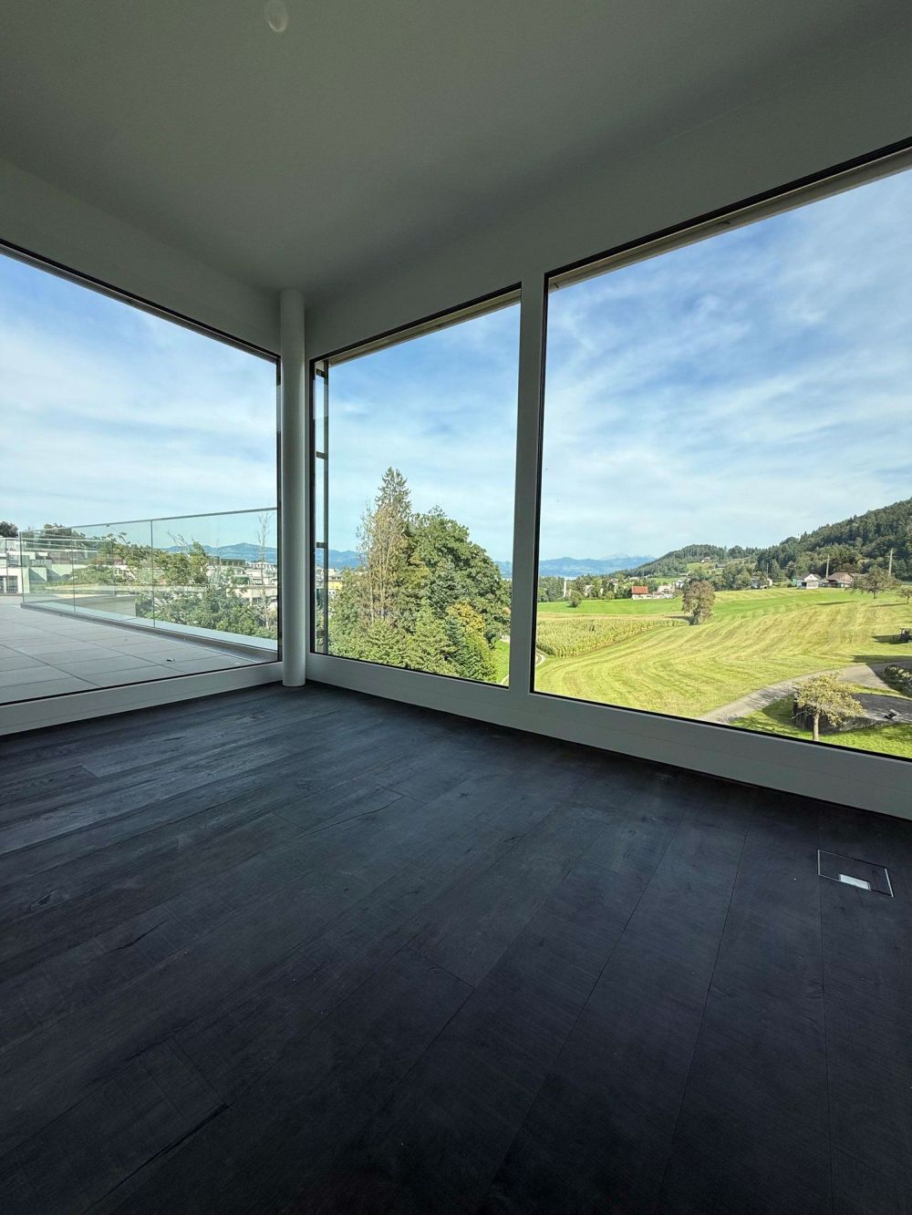 Exklusive Neubau-Maisonette mit grosszügigen Aussenflächen und modernem Wohnkomfort in Pfäffikon - Bild 6