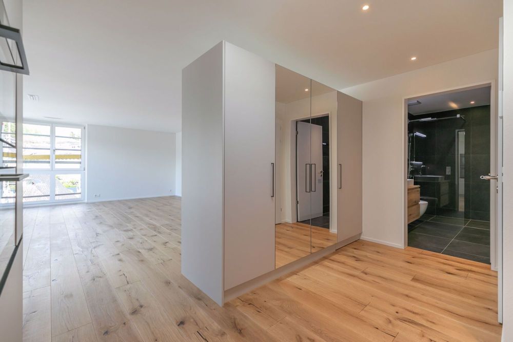 Erstbezug | 2.5-Zi-Dachwohnung im Herzen von Glarus - Bild 4
