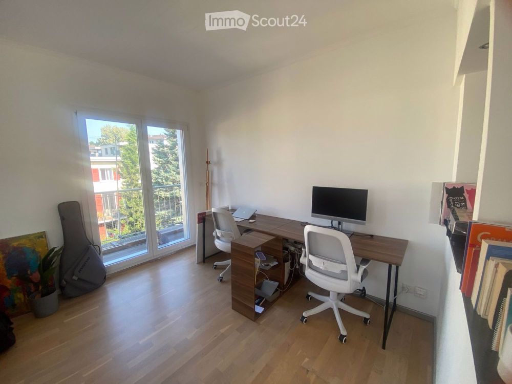 Modern 2.5-Room Attic Apartment with Large Terrace in Lausanne - Bild 2