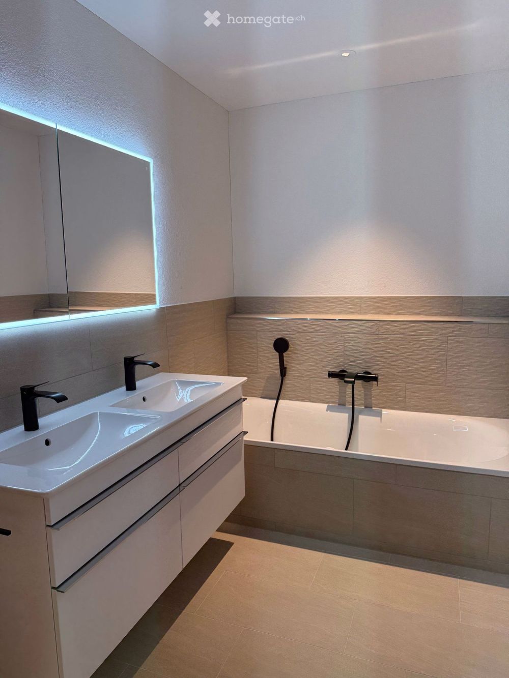 Neue 4.5-Zimmer-Wohnung mit Balkon und toller Aussicht in Zürich Affoltern - Bild 4