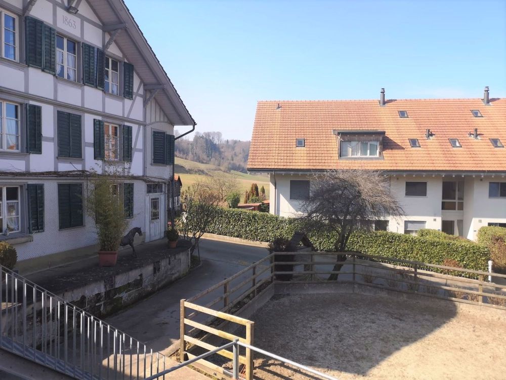 Moderne 2 Zimmer Maisonette Wohnung über dem Reithof - aussenansicht