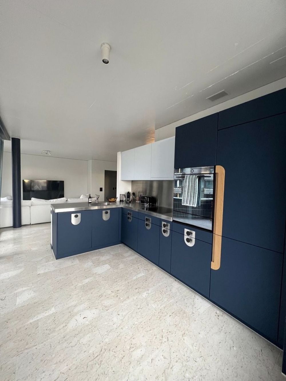 Moderne 2,5 Zimmer-Neubauwohnung nahe Flughafen! - Kueche2.jpg