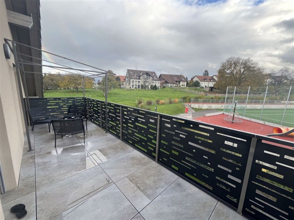 Helle Neubau 3.5-Zimmerwohnung mit Balkon und Hochparterre - Bild 9