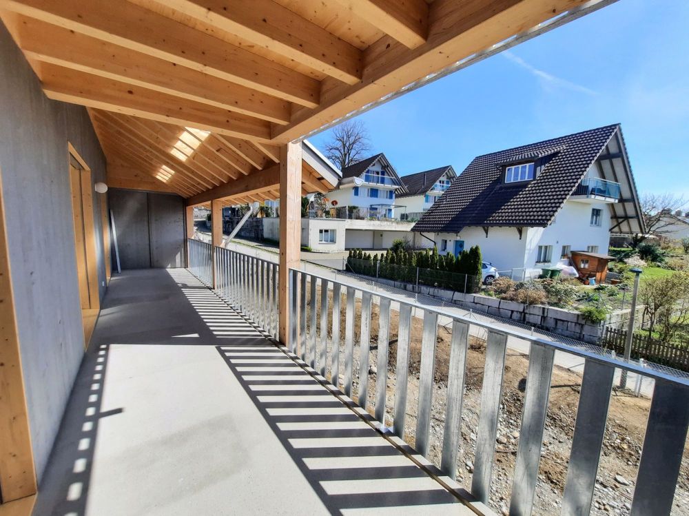 Individuelle Mietwohnungen mit Laubengang und sonnigem Balkon (EG, OG) und Dachwohnungen mit Loggia - Bild 2