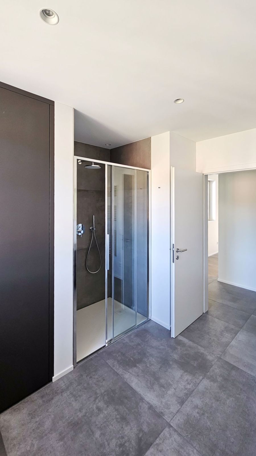 Mendrisio Zentrum: geräumige und raffinierte 2.5-Zimmer-Designwohnung in einer renovierten Villa aus der Gründerzeit - Bild 12