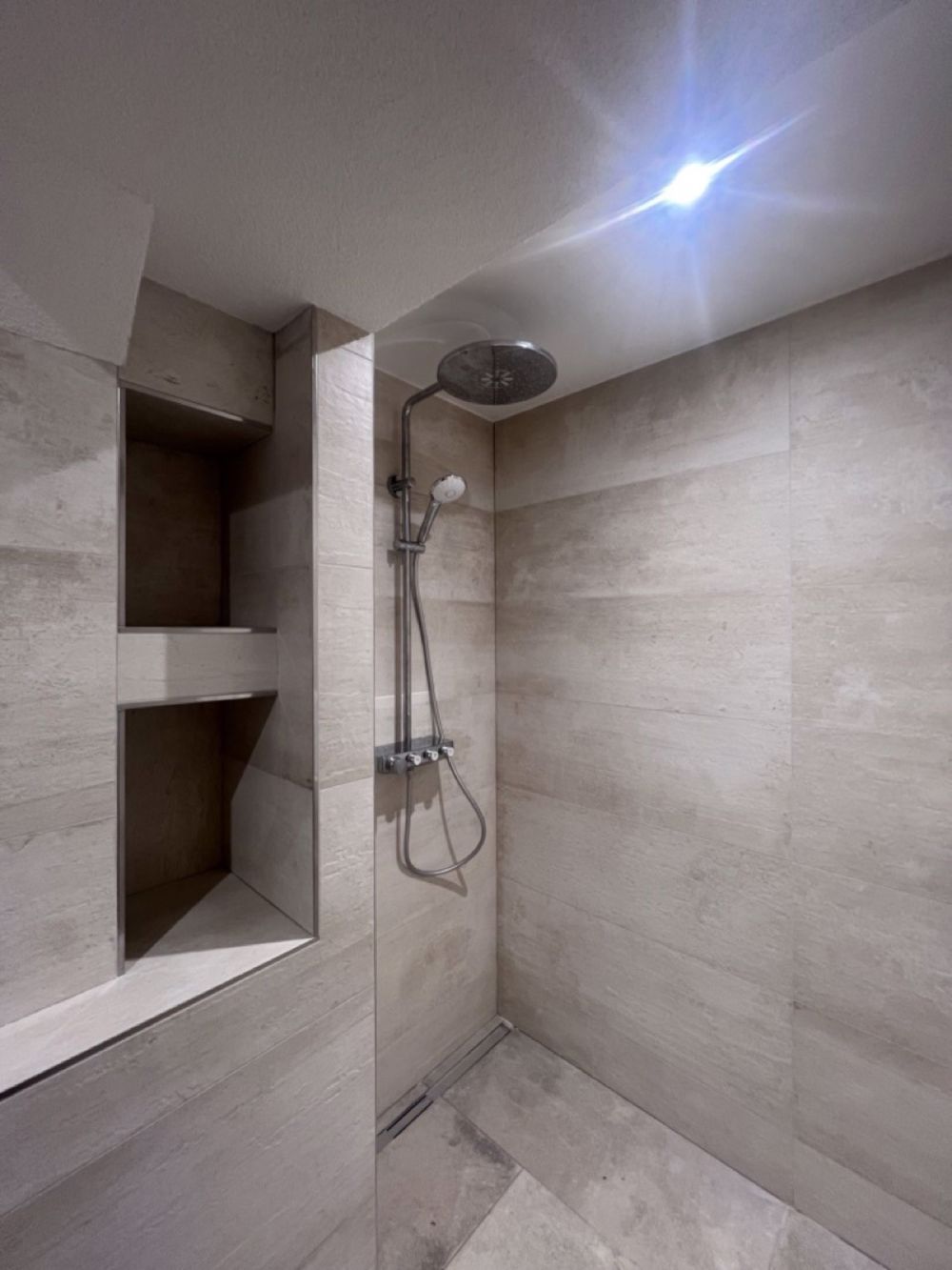 Exklusive Neubauwohnung mit stilvoller Designküche und unvergleichlichem Charme mitten in Arisdorf - Bild 4