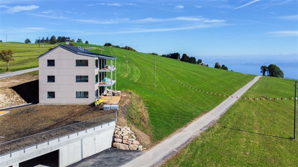 Neue 2.5 Zimmerwohnung - Dachgeschoss Herrlicher Blick auf die Alpen und den See - Bild 3
