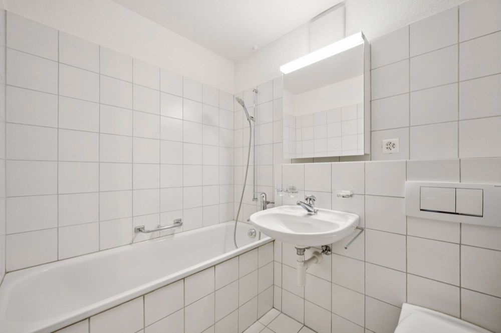 Erstvermietung nach Sanierung: 1-Zimmer-Wohnung in der Nähe der HSG und der Fachhochschule St.Gallen - Bad