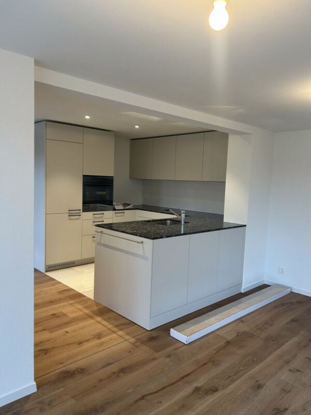 Erstbezug nach Renovation - 4.5-Zimmerwohnung im Soussol - Bild 2