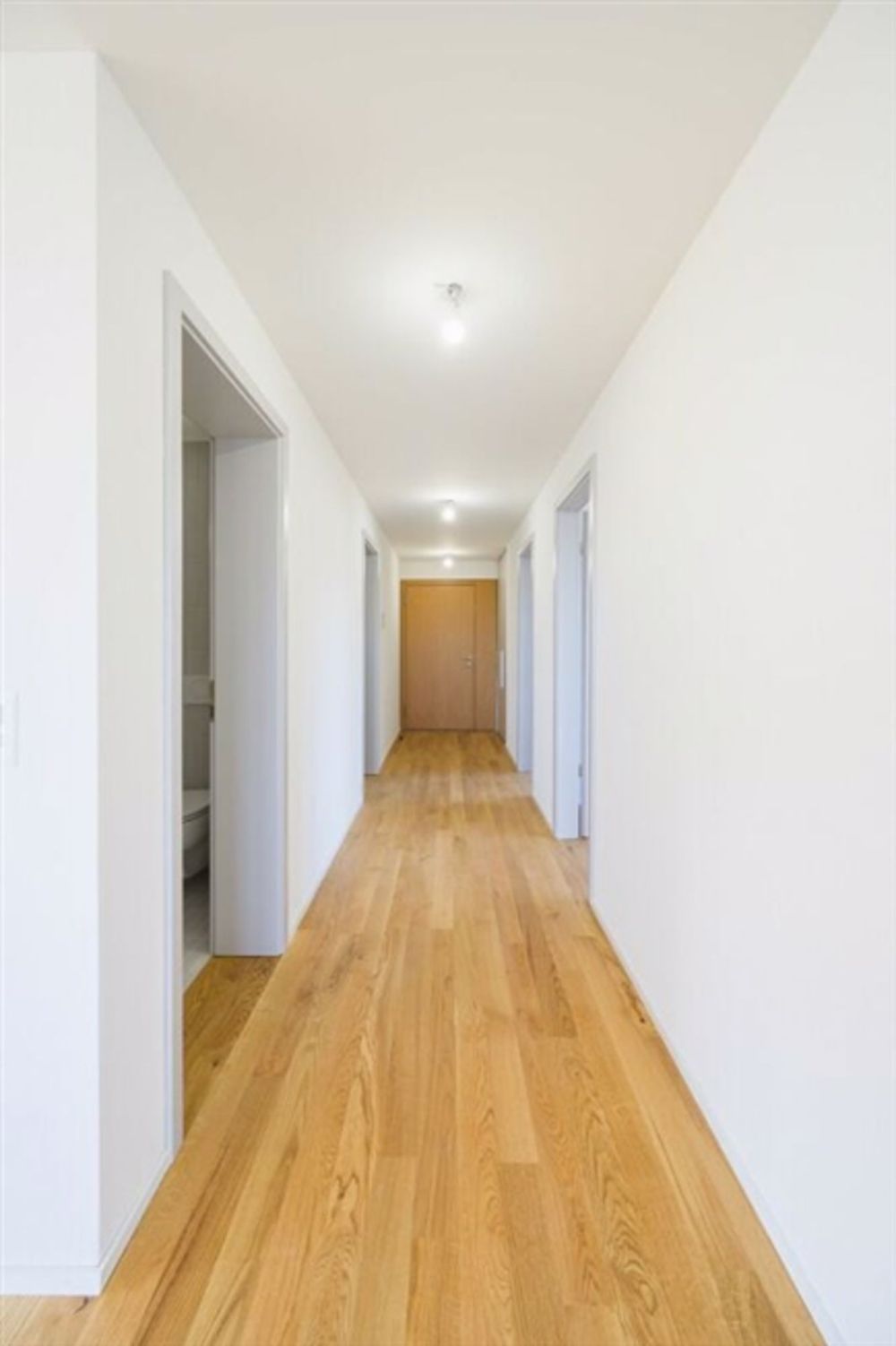 Wunderschöne 4.5 Zimmerwohnung komplett neu mit Balkon-Loggia - Bild 6