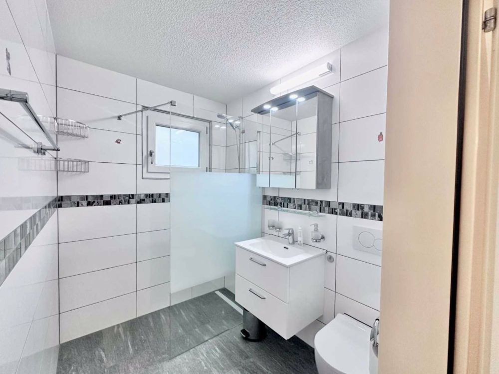 Erstvermietung bis 30.06.2026/Renovierte 3.5-Zimmer Wohnung - Bild 5