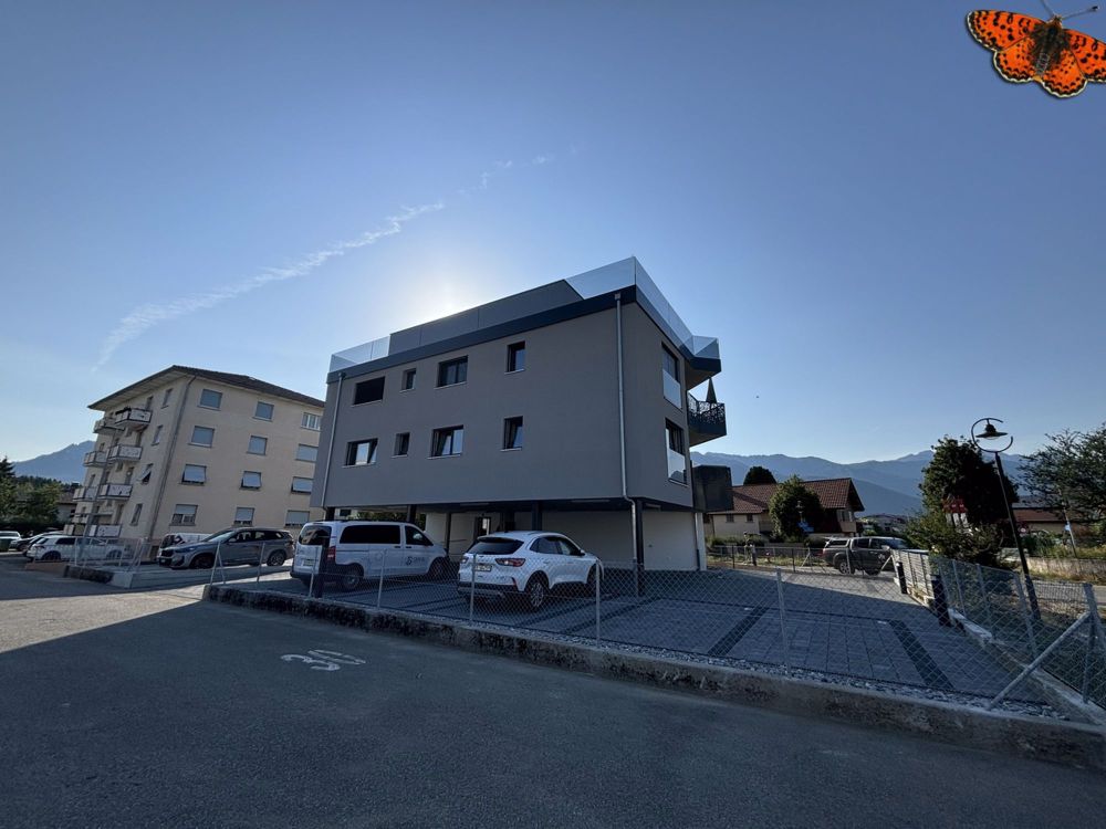 SELTEN ! PRÄCHTIGES 4 ½ ZIMMER APARTMENT IM EG - Großer Garten & Terrasse ! - Immeuble