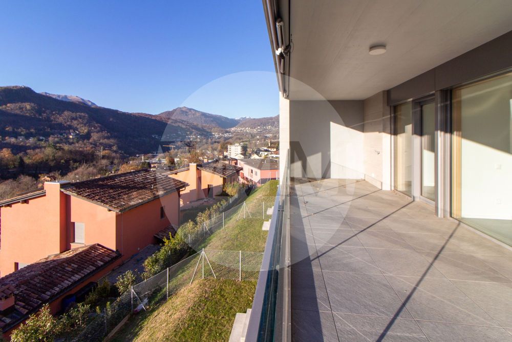 LUMINOSO 4,5 LOCALI CON GRANDE TERRAZZA E VISTA APERTA - Bild 4
