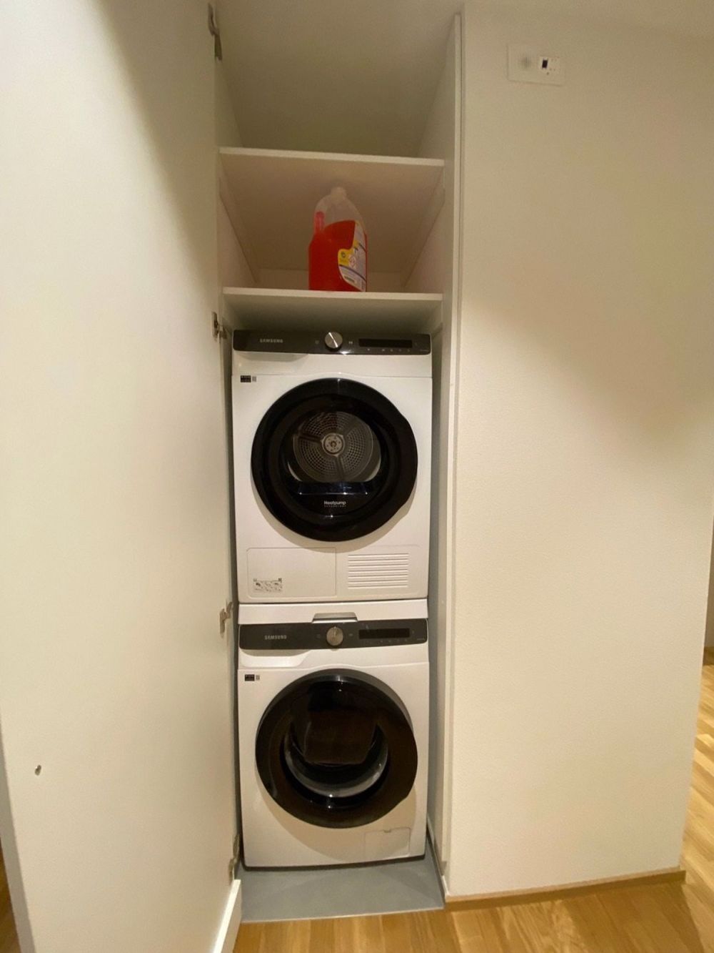 Rarität: Neubau 3.5-Zimmer-Wohnung in Zweifamilienhaus vor den Toren Zürichs - Bild 8