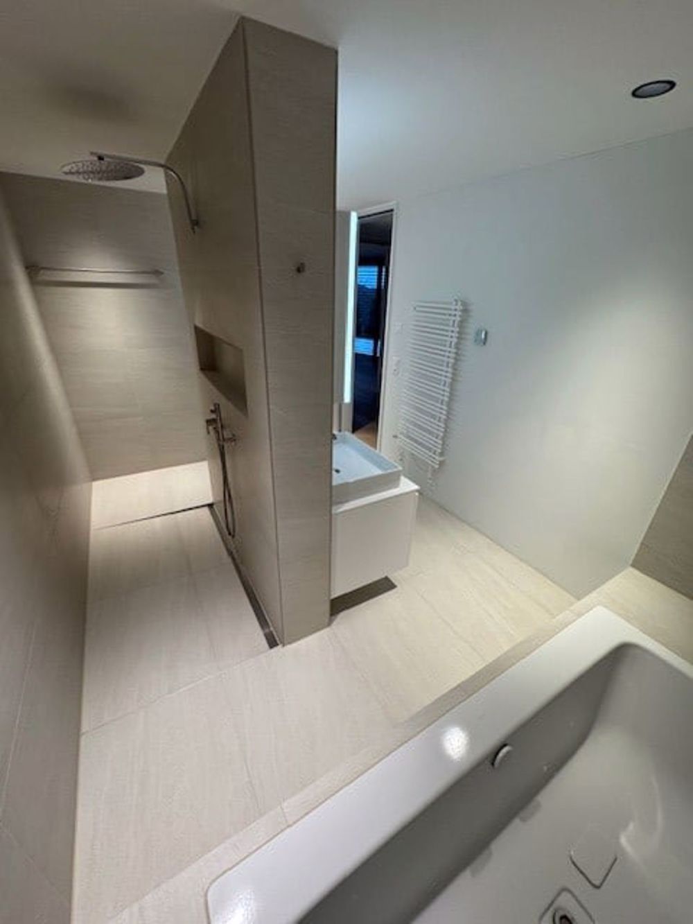 NEUBAUWOHNUNG - 3.5 Zimmer-Wohnung - sehr grosszügig und mit toller Aussicht und Ruhe - Bild 10