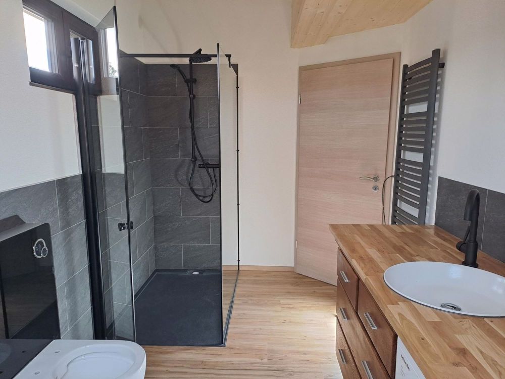 Fast neue, moderne Maisonette in historischem Bauernhaus nähe Murten - Bild 4