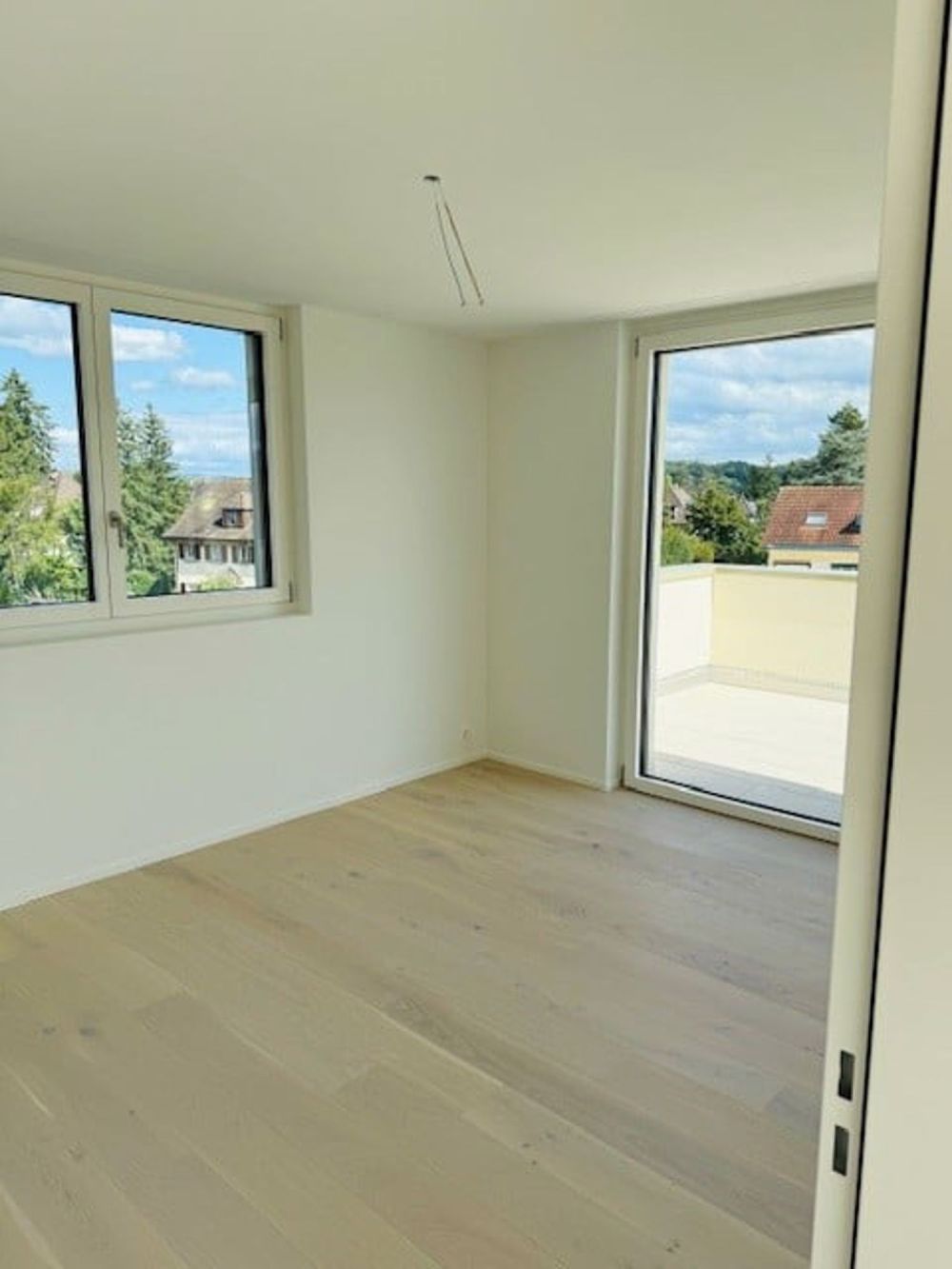 Neu erstellte, lichtdurchflutete 3,5 Zimmer Wohnung mit 2 grossen Terrassen - Bild 6