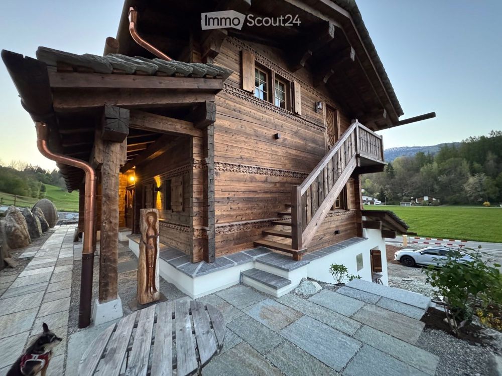 Alpine Moderne 2.5-Zimmer-Dachwohnung (Maissen Haus) in Flond. Erstvermietung mit exklusiven Möbeln - Bild 4