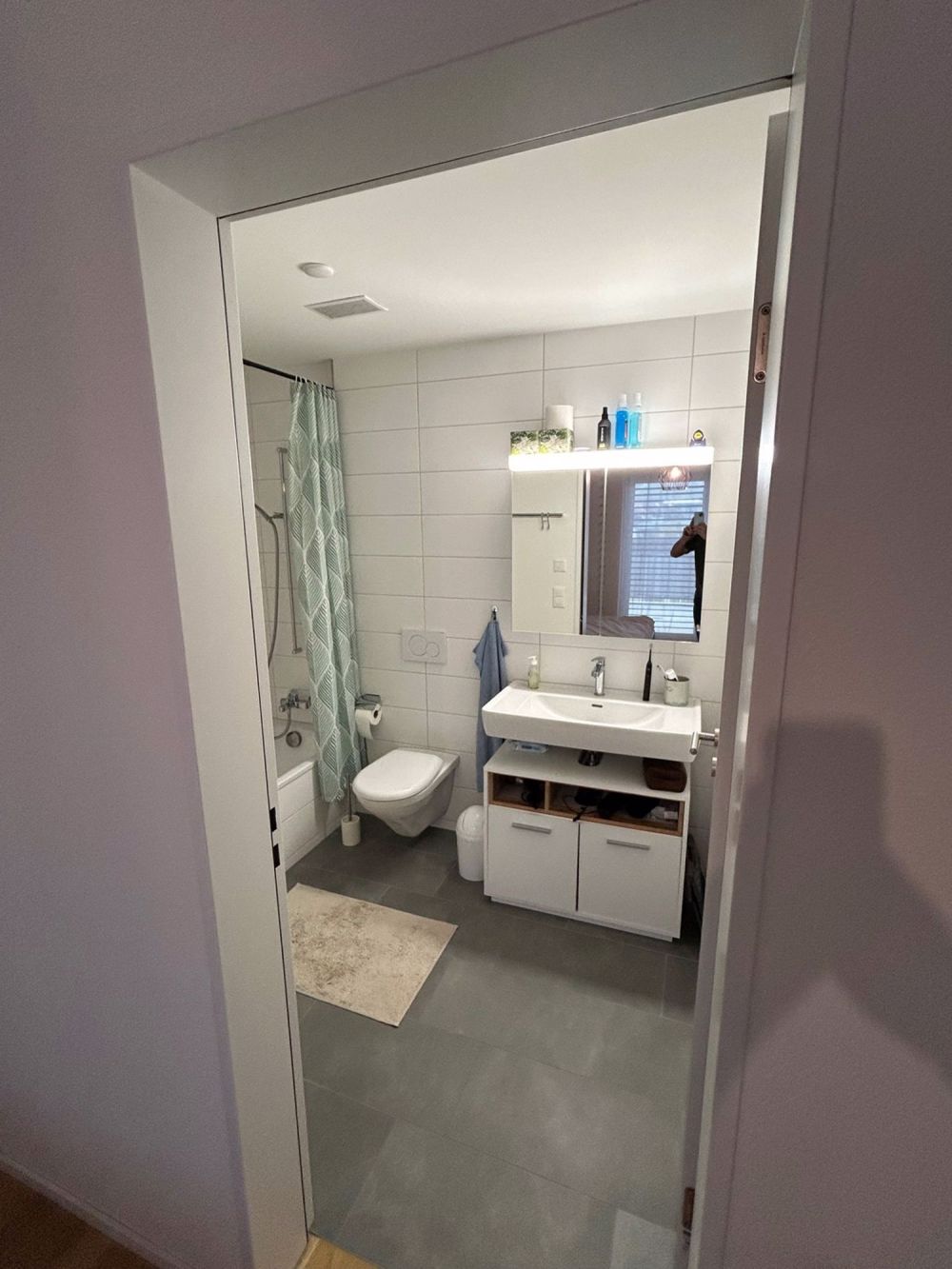 Möbliertes WG-Zimmer mit eigenem Bad & Dachterrassenzugang Attikawohnung - Bild 3