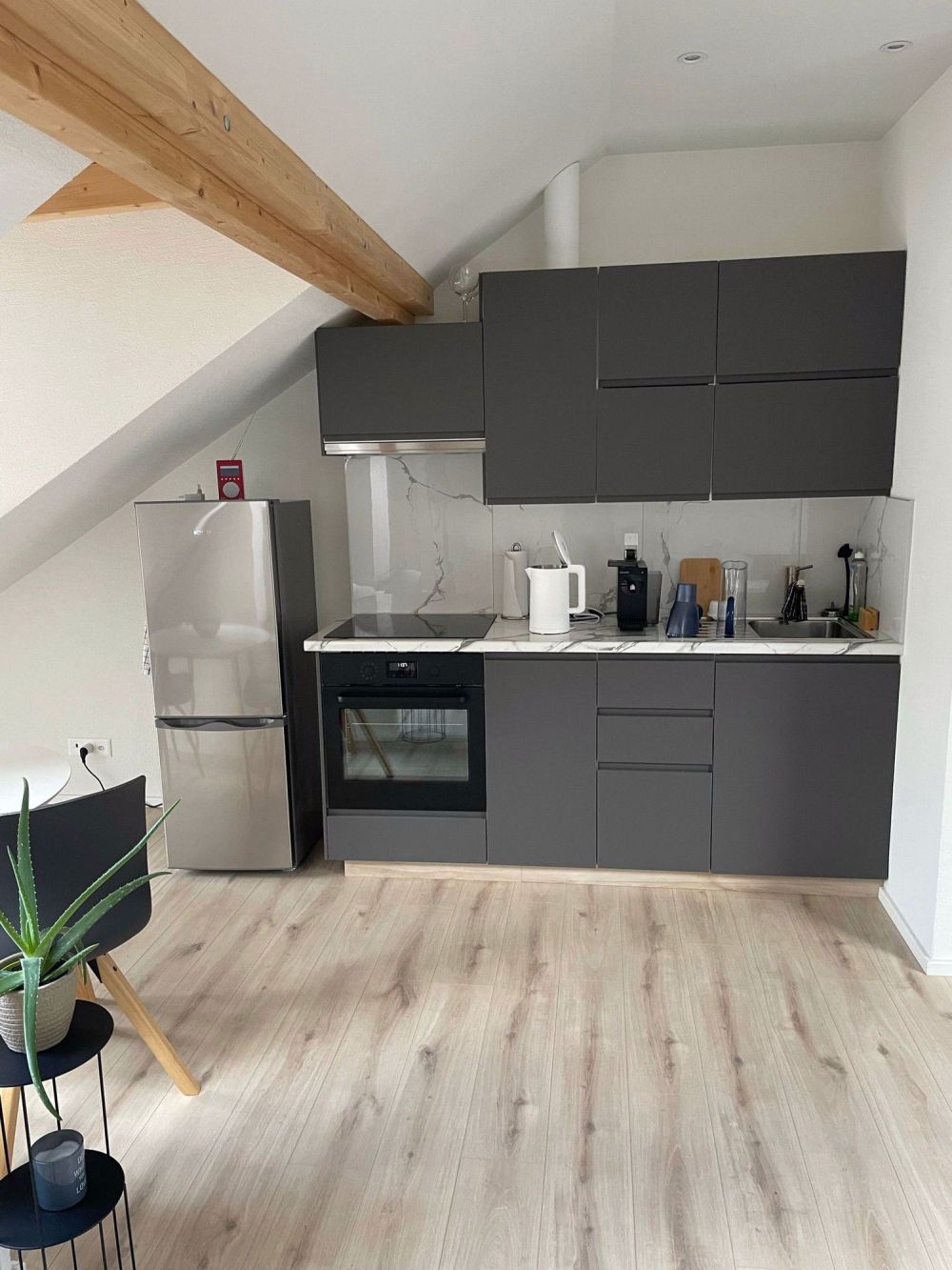 Neu renovierte 1.5 Zimmer Dachwohnung - Bild 3