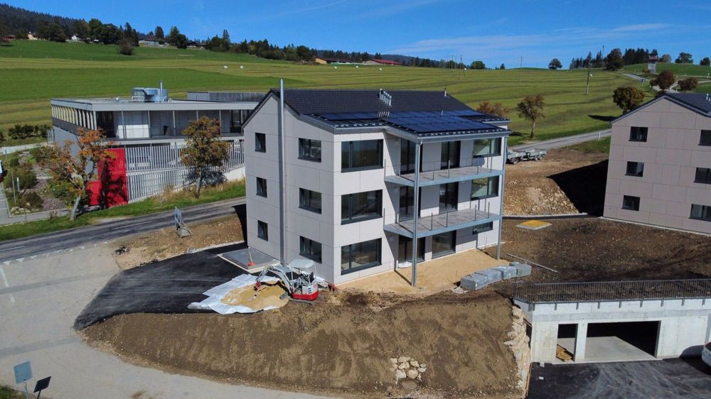 Neue 2.5-Zimmer-Wohnung, Balkon, 2. Stock mit Blick auf den See und die Alpen - Mauborget 22