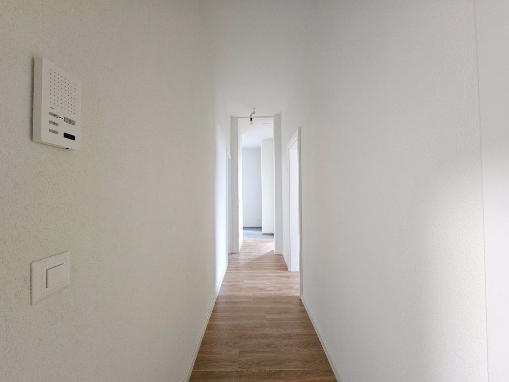 Neu renoviert und moderne 3.5 ZWG mit Seeblick perfekt für Paare oder Kleinfamilien - Bild 8