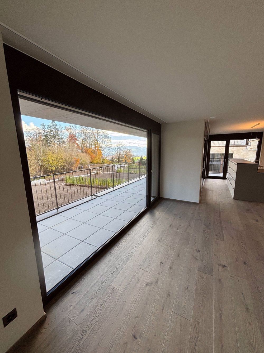 NEUBAU: 4.5-Zimmer-Wohnung mit 41m2 Terrasse und Blick ins Grüne - Bild 9